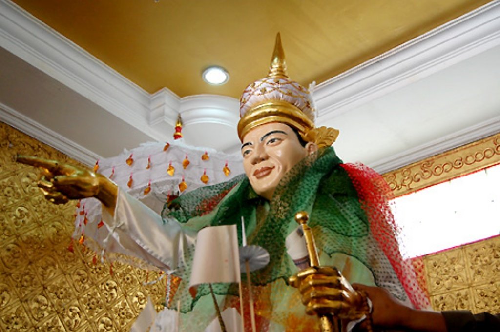 รูปปั้นเทพทันใจ