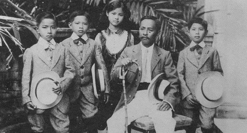 เสด็จเตี่ย และพระราชสกุล “อาภากร”
