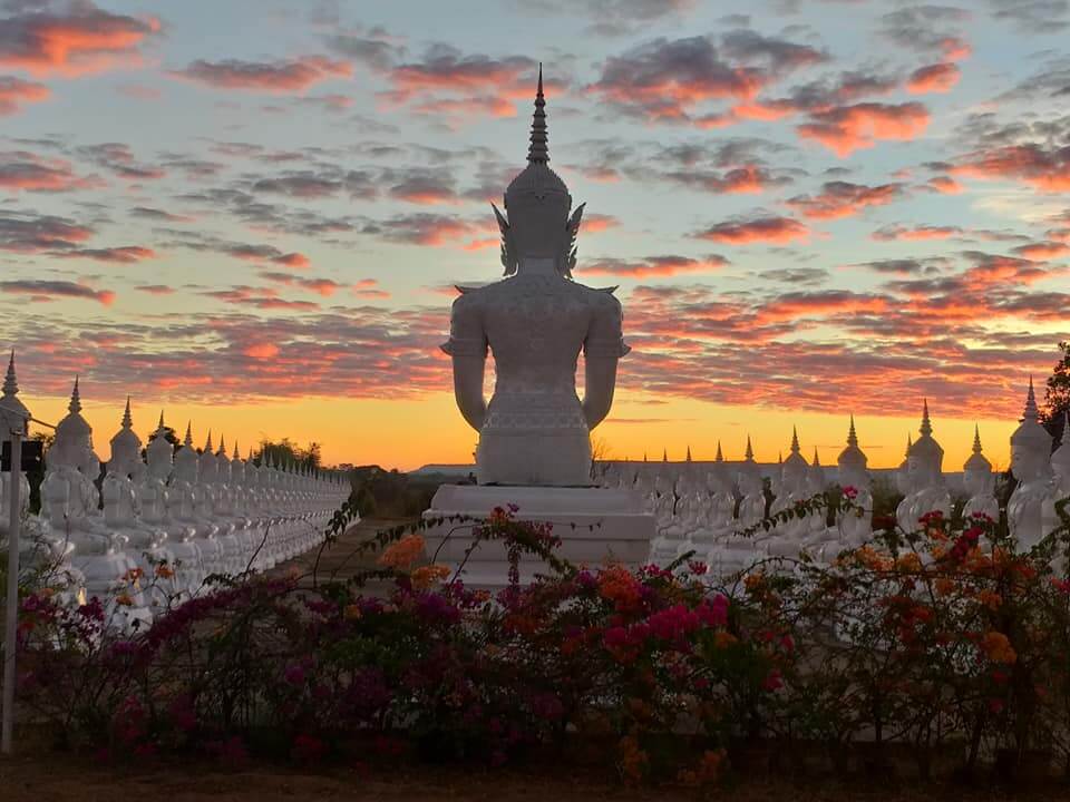 ภาพถ่ายพระพุทธบาทช่วงเย็นพระอาทิตย์ตกดิน