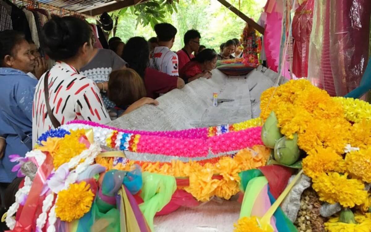 ผีเรือล่มให้โชค