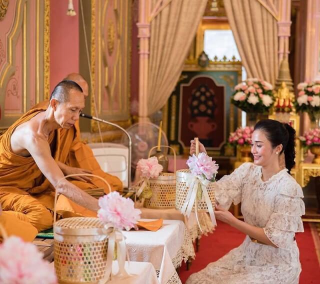 ทำบุญถวายสังฆทานพระสงฆ์