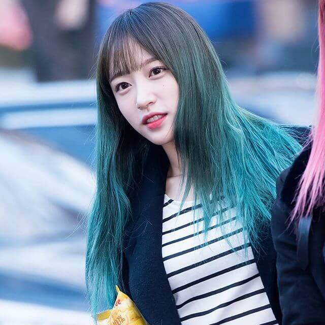 ผมสีน้ำเงิน