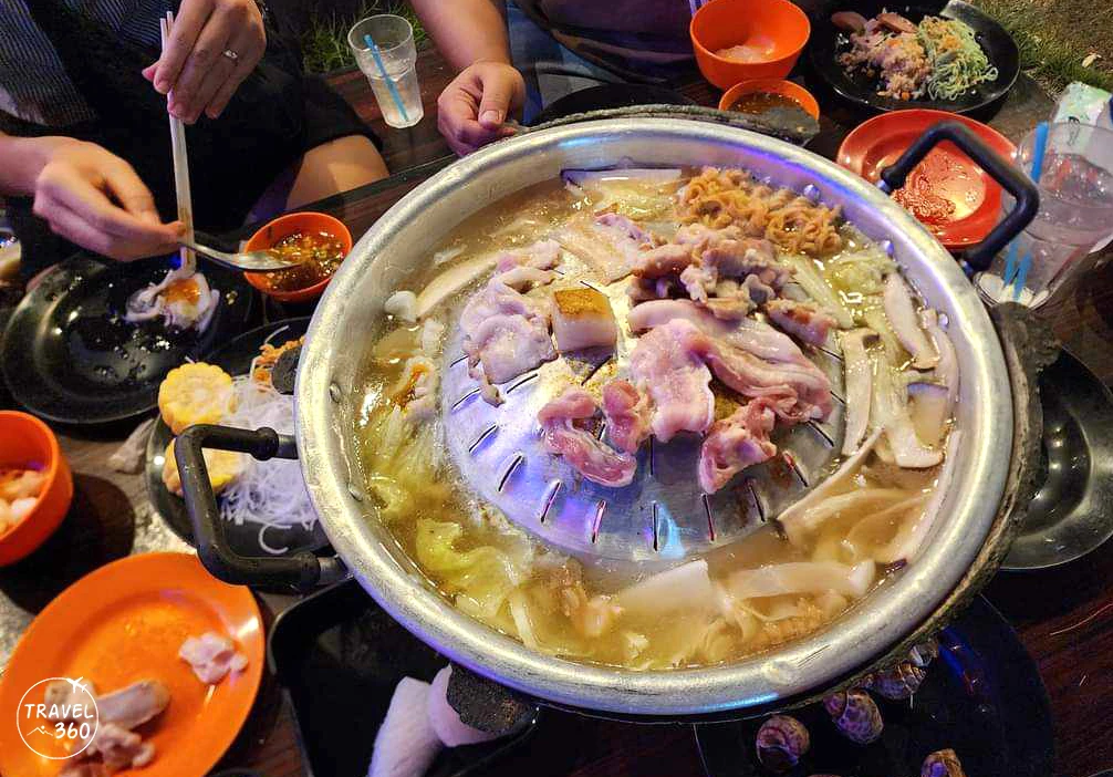 กินหมูกระทะกับเพื่อน