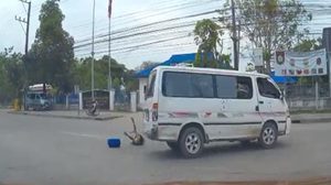 ตกจากรถตู้
