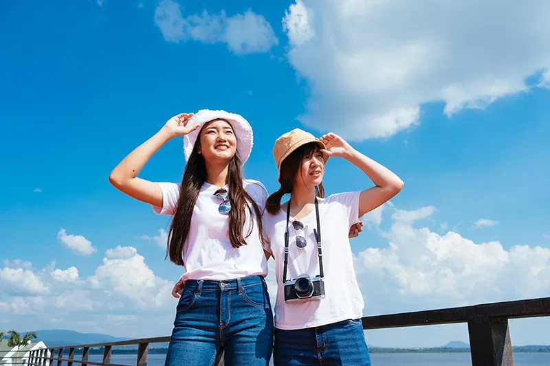 เที่ยวกับเพื่อน