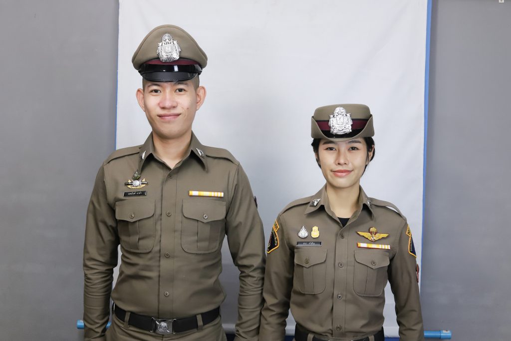 เป็นตำรวจ