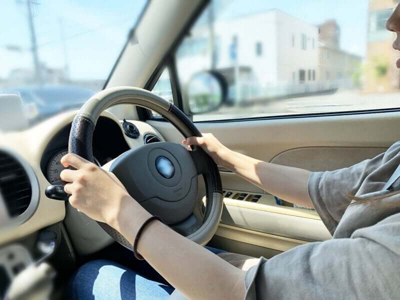 ขับรถบนถนน 