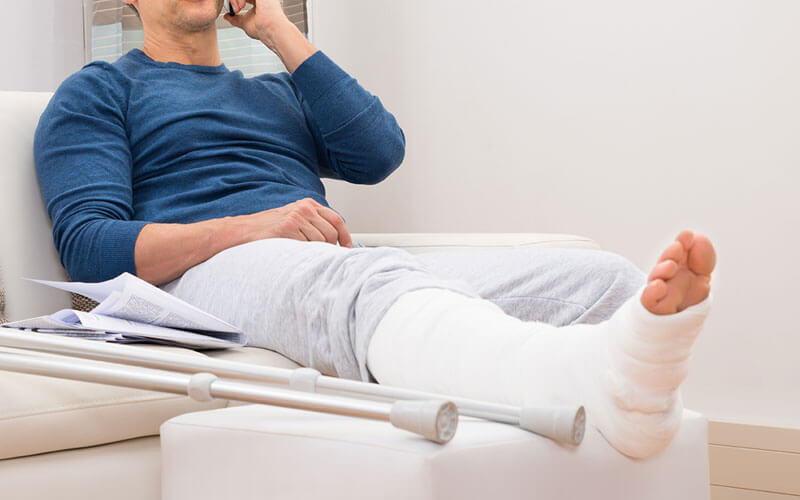 ขาหักเดินไม่ได้ 