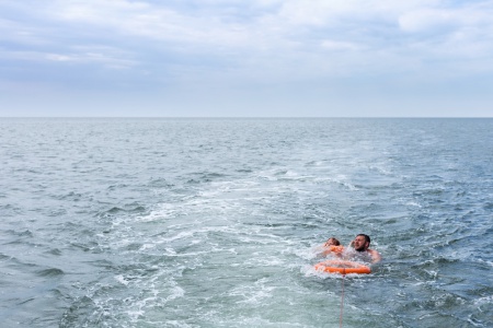 คนลอยน้ำ