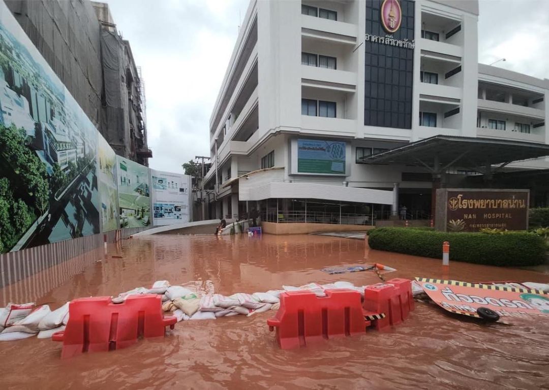 น้ำท่วมตึก