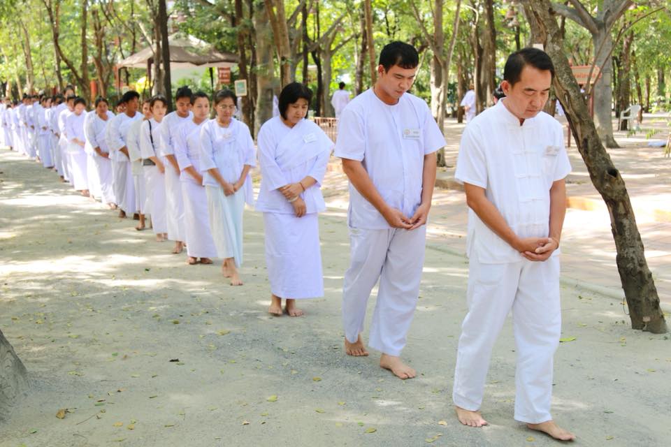 เดินจงกรมที่วัด